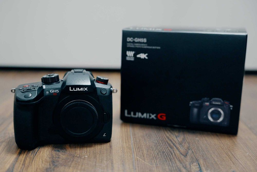 Vând Kit Video Panasonic GH5S + 4 Obiective – Stare Foarte Bună