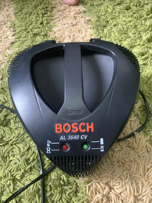 BOSCH set  incarcator + baterie folosite putin