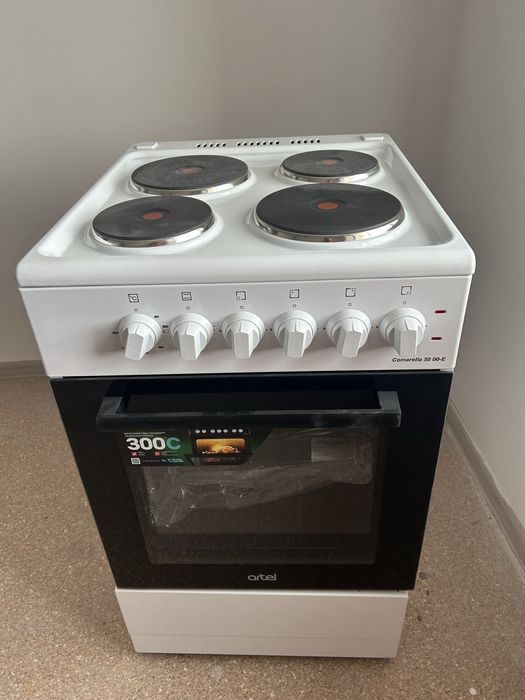 Продам электрическую плиту Artel Comarella 50 00-
