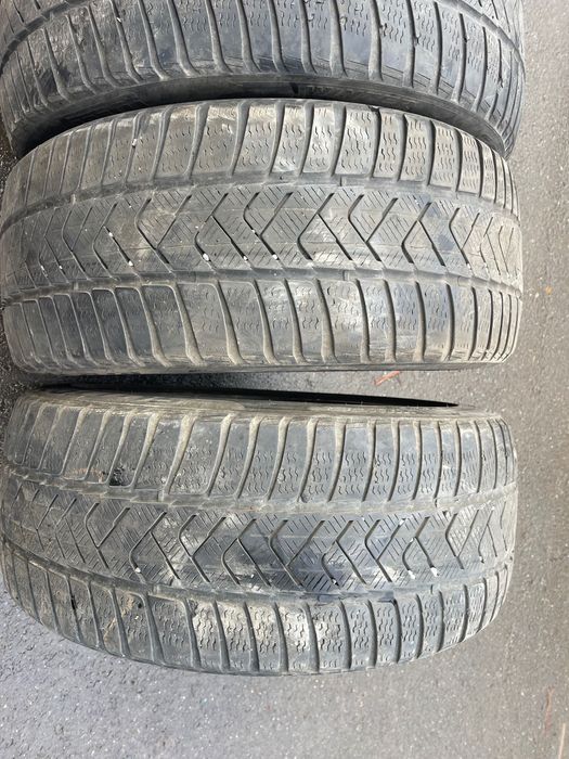 Cauciucuri de iarnă 235/45/18 Pirelli