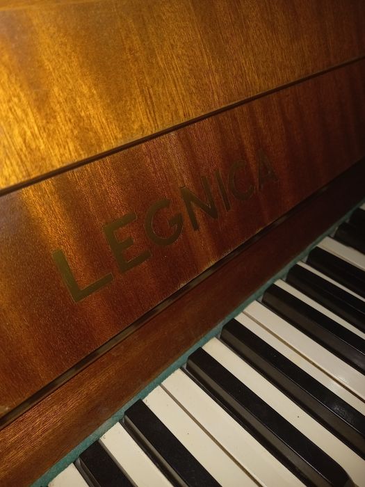 Полшада ишлаб чикарилган пианино сотилади