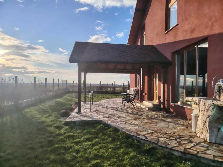 Двуетажна къща в Скутаре с гараж