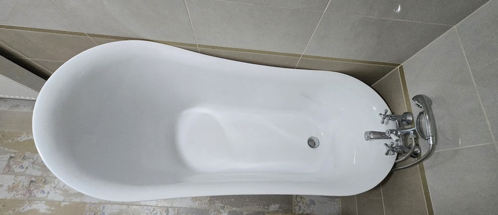 Cada freestanding ovala