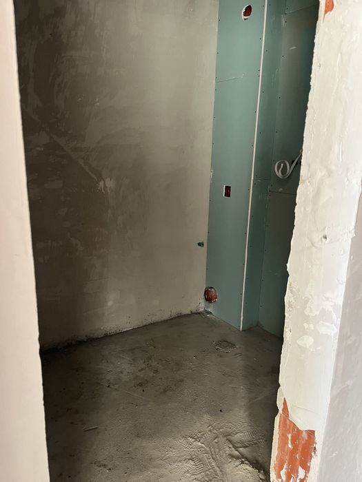 От собственик, продавам просторен тристаен апартамент на топ локация