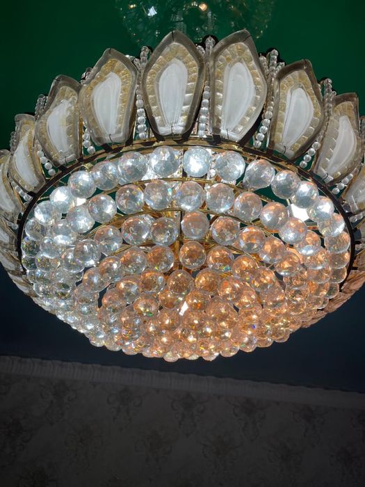 Срочно поодам люстры