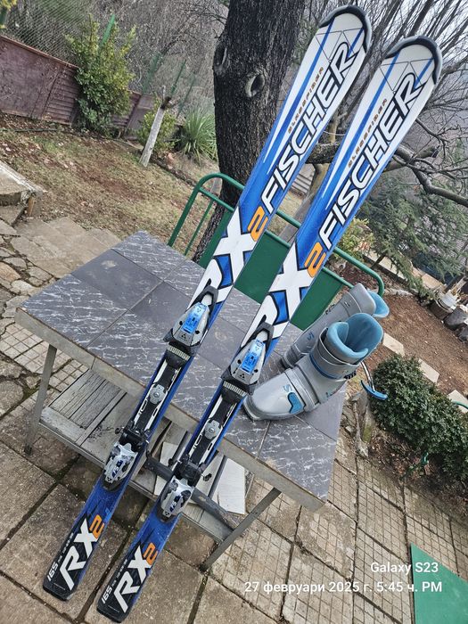 Ски и ски обувки ските са сервизирани 160 см обувките са запазени едни