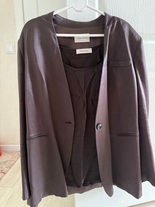 Тройка коричневая стильная