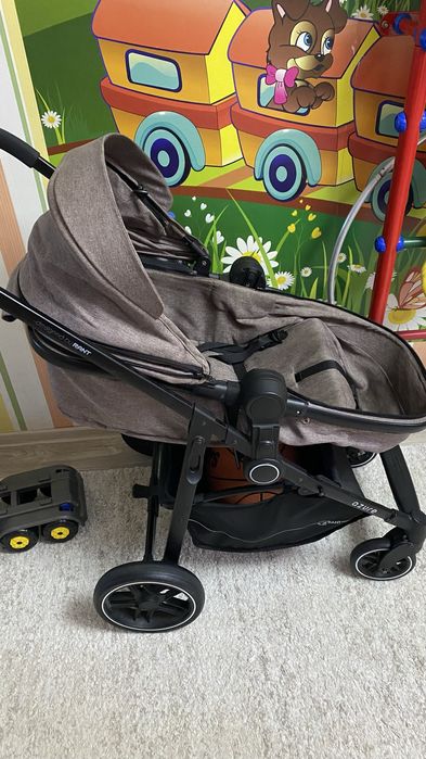 Продам классную коляску