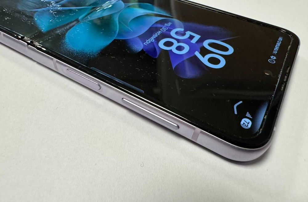 Samsung Galaxy Z Flip 3  5G   256/8gb