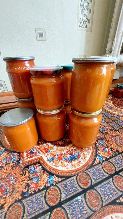 Свекольник, икра, салаты, кетчуп