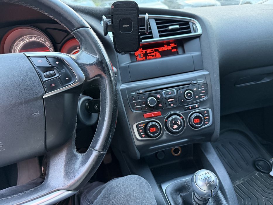 Vand Citroen C4 2014 usor avariat
