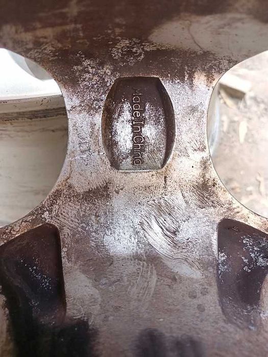 Продам оригинальные легкосплавные диски на Audi.