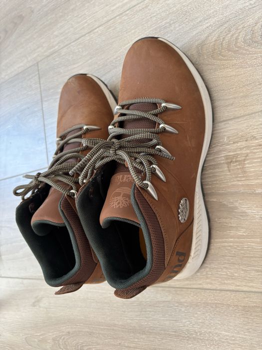 Продам кроссовки Timberland