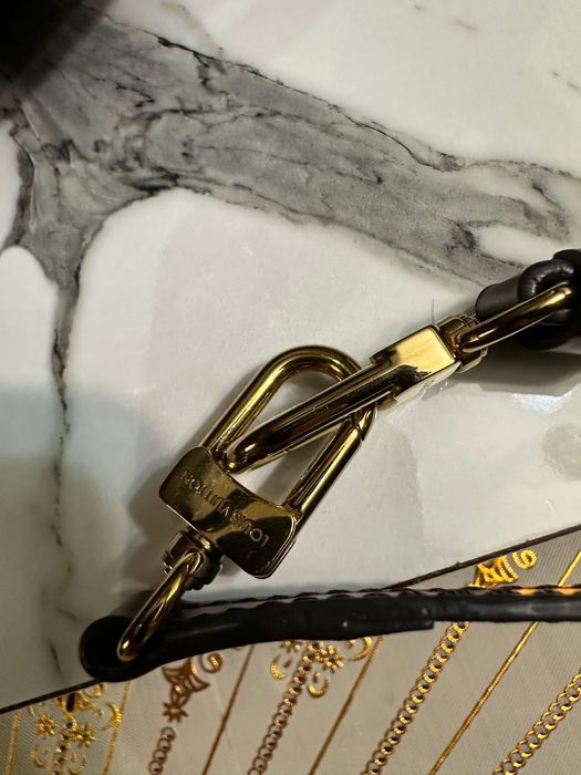 Оригинална чанта на Louis Vuitton