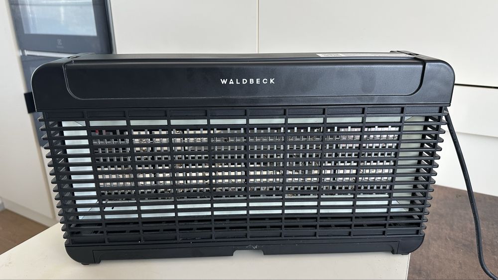 Lampa electrica Aparat impotriva insectelor pentru 300m2-13Watt-negru