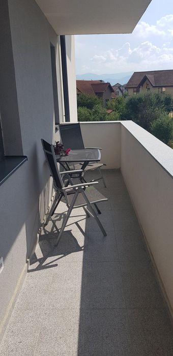 Închiriez apartament 3 camere
