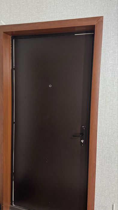 Входная дверь продается