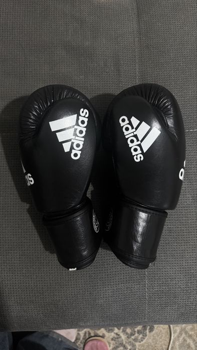 боксерские перчатки adidas