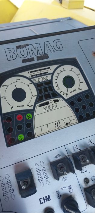 Асфальтоукладчик BOMAG 700