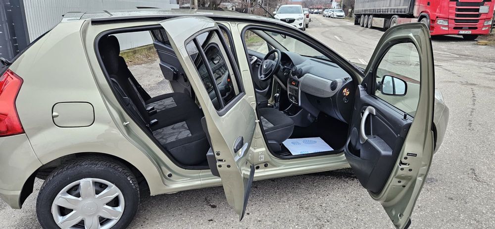 Dacia Sandero 2009 motor1.4 benzina AC ,servo,pret 2400€ negociabil