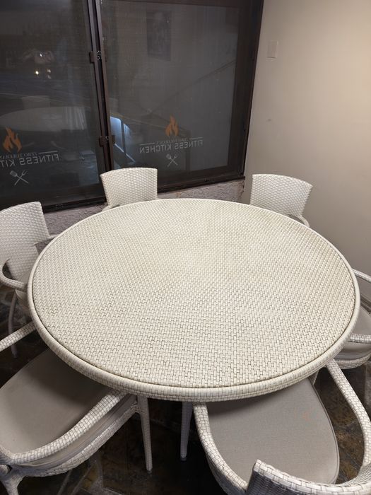 Различни маси и столове