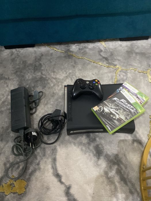Xbox 360 Slim 120GB + 1 Controller Wireless + 2 Jocuri – 350 lei