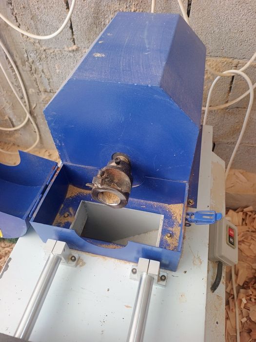 Станок күрек сабын шығарады. Істеп тұр