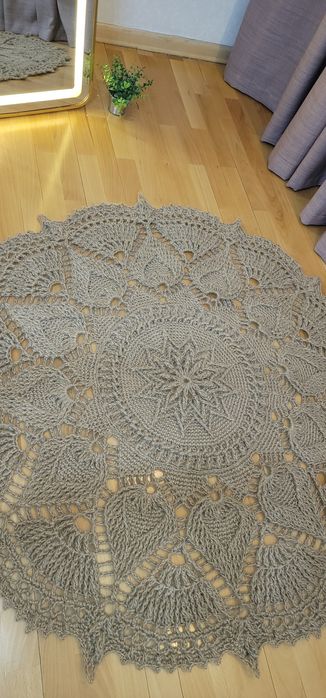 Вязаный ковер из джута