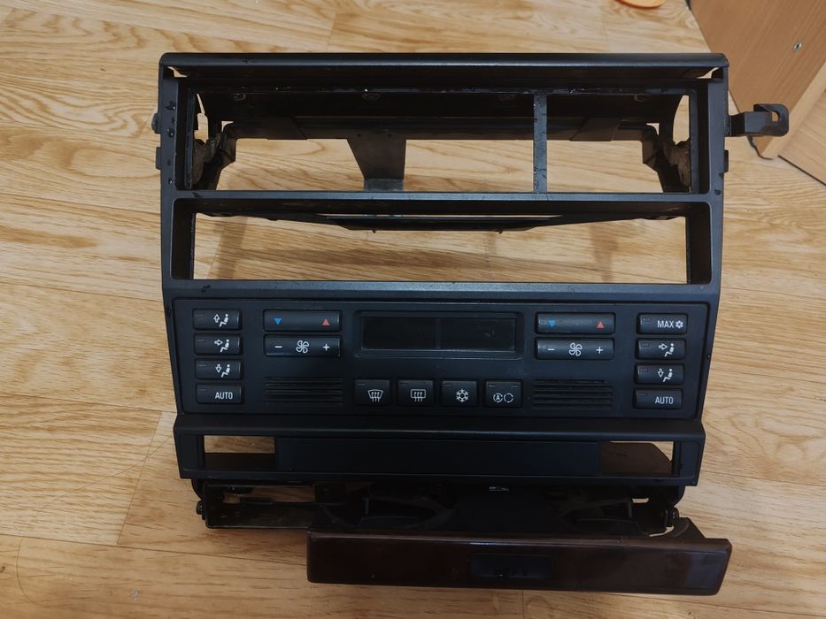 Центральная рамка е38