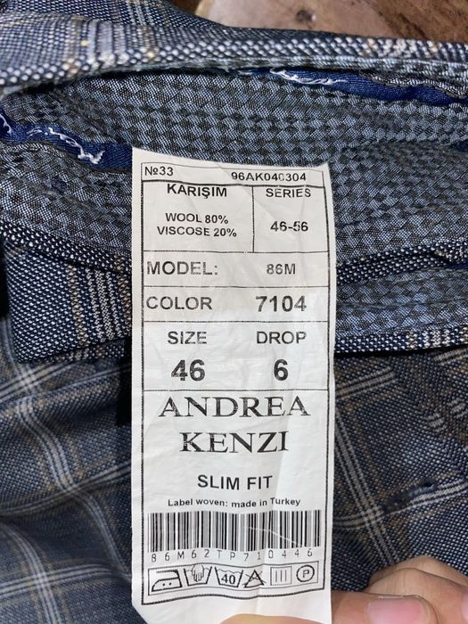 Костюм двубортный