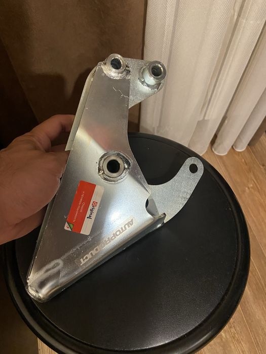 Продам кронштейн задней опоры МКПП