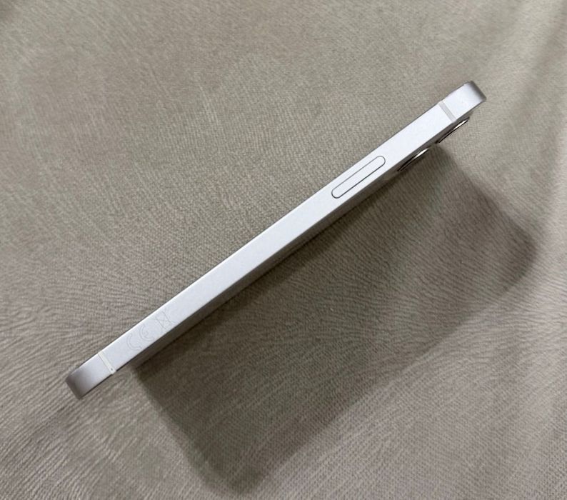 Iphone 12 cu piese originale si nimic schimbat la el
