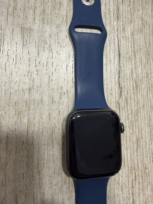 Apple watch SE 44/83%