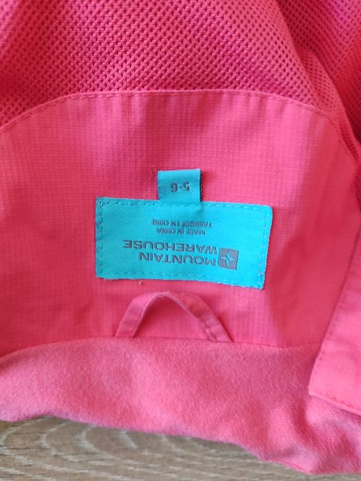 Продам ветровку для девочки 5-6 лет