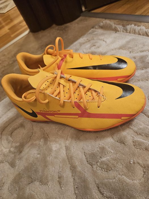 Ghete fotbal Nike Phantom marime 37.5
Purtati de două ori