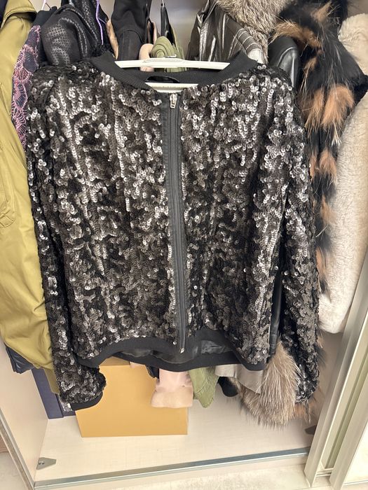 Графитено яке с пайети