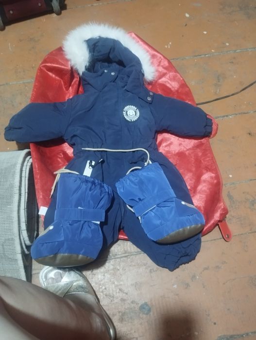 детский комбинезон с валенками