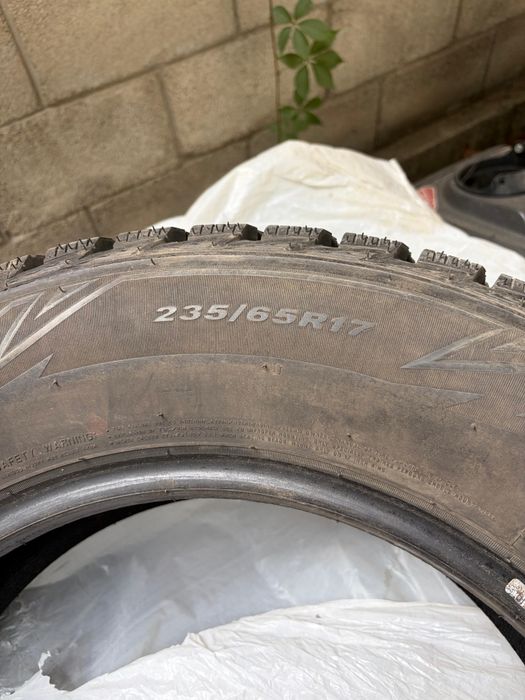 Продам шины 235/65/17