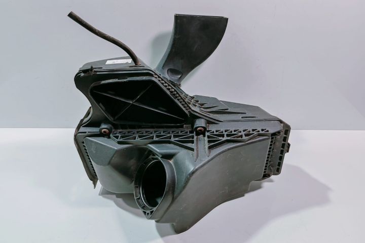 Carcasa filtru aer  8K0133835AD Audi Q5 8R seria