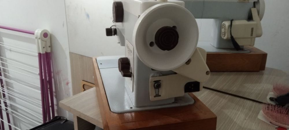 Продаю Швейную машину .