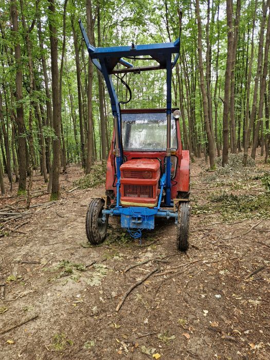 Vând tractor Fiat cu încărcător