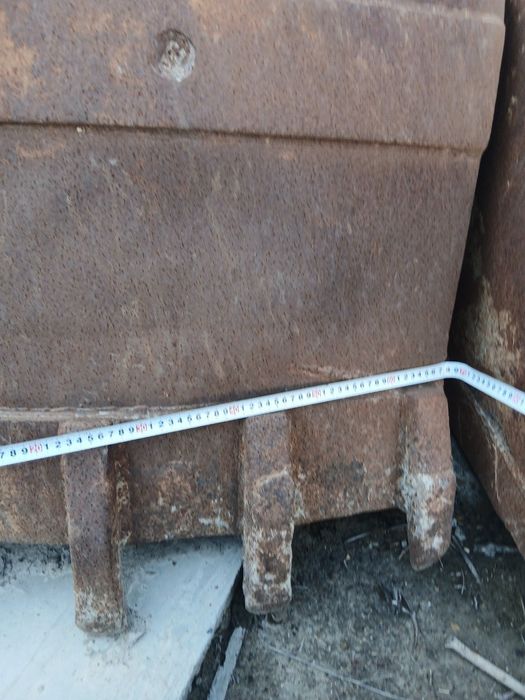 Mini ekskvator kovushi sotiladi