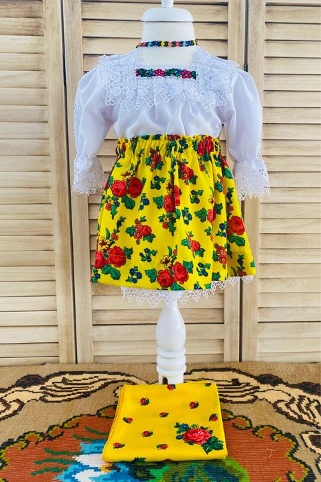 Costum popular pentru fete