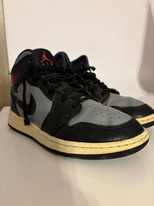 Air jordan mid shadow