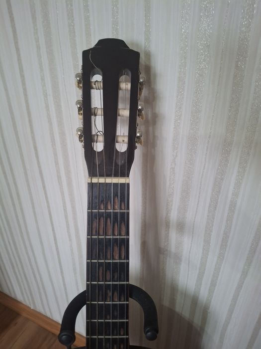 Продам классическую  гитару  HOHNOR ER HС.