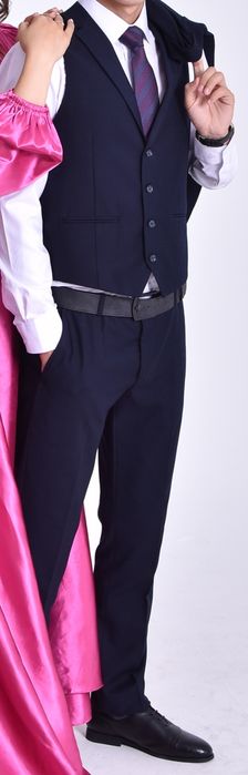 Продается костюм тройка.