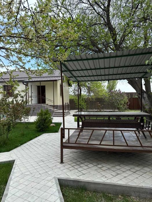 Мебелированная дача в горах с бассейном