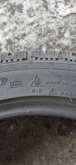 2 anvelope iarna ca noi Michelin 275/40/19.Pretul este pe bucata