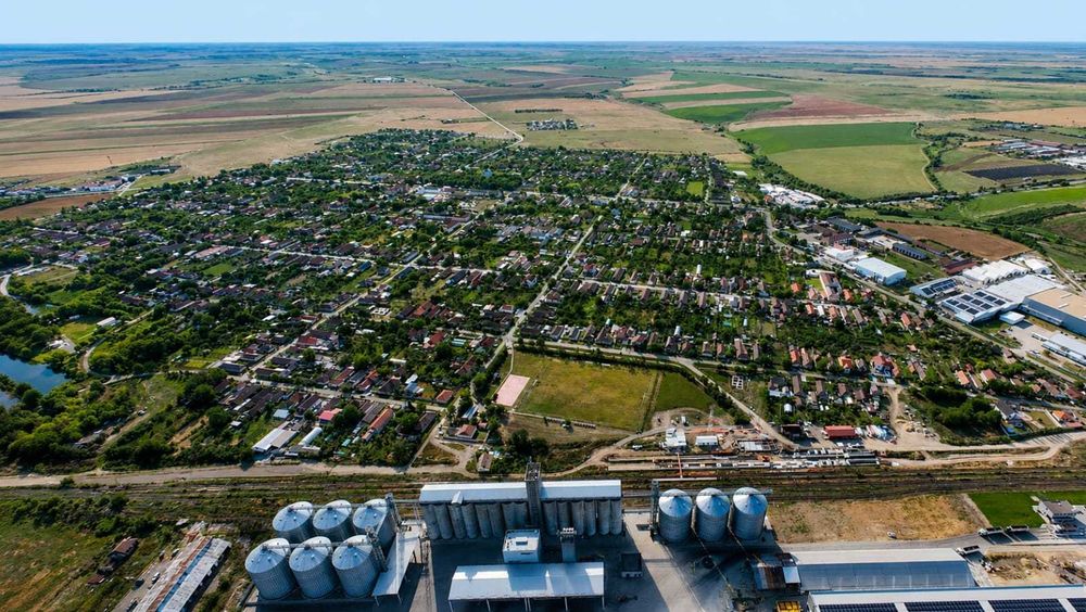 Servicii aeriene cu drona – poze, video, terenuri, acoperișuri, imobiliare, etc