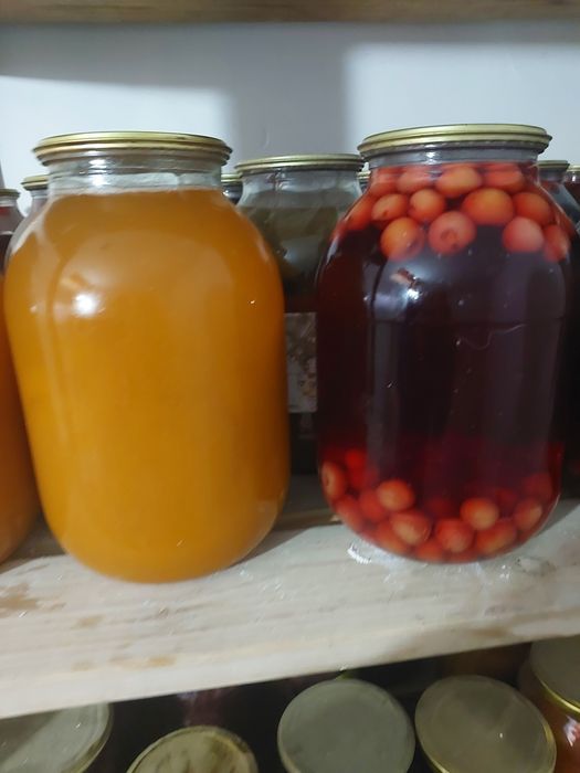 Огурцы в томатном соке и компоты